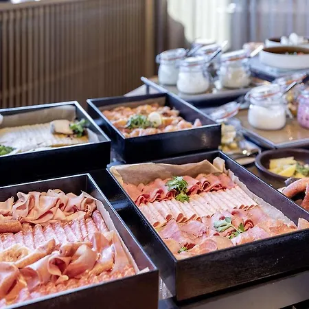 B Mine Frankfurt Airport *