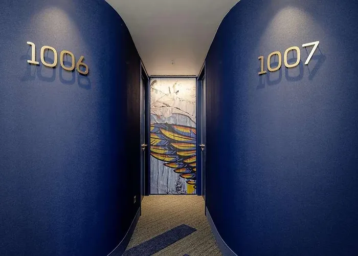 Hotel B Mine Frankfurt Airport *